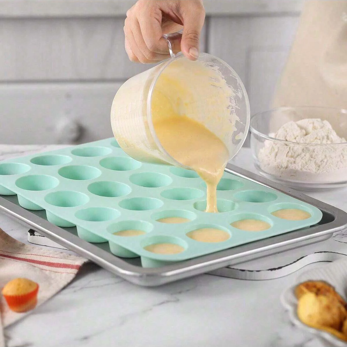 24 حفرة قالب الكعكة سيليكون ال - مراجعة Soap Making Jug وسعره